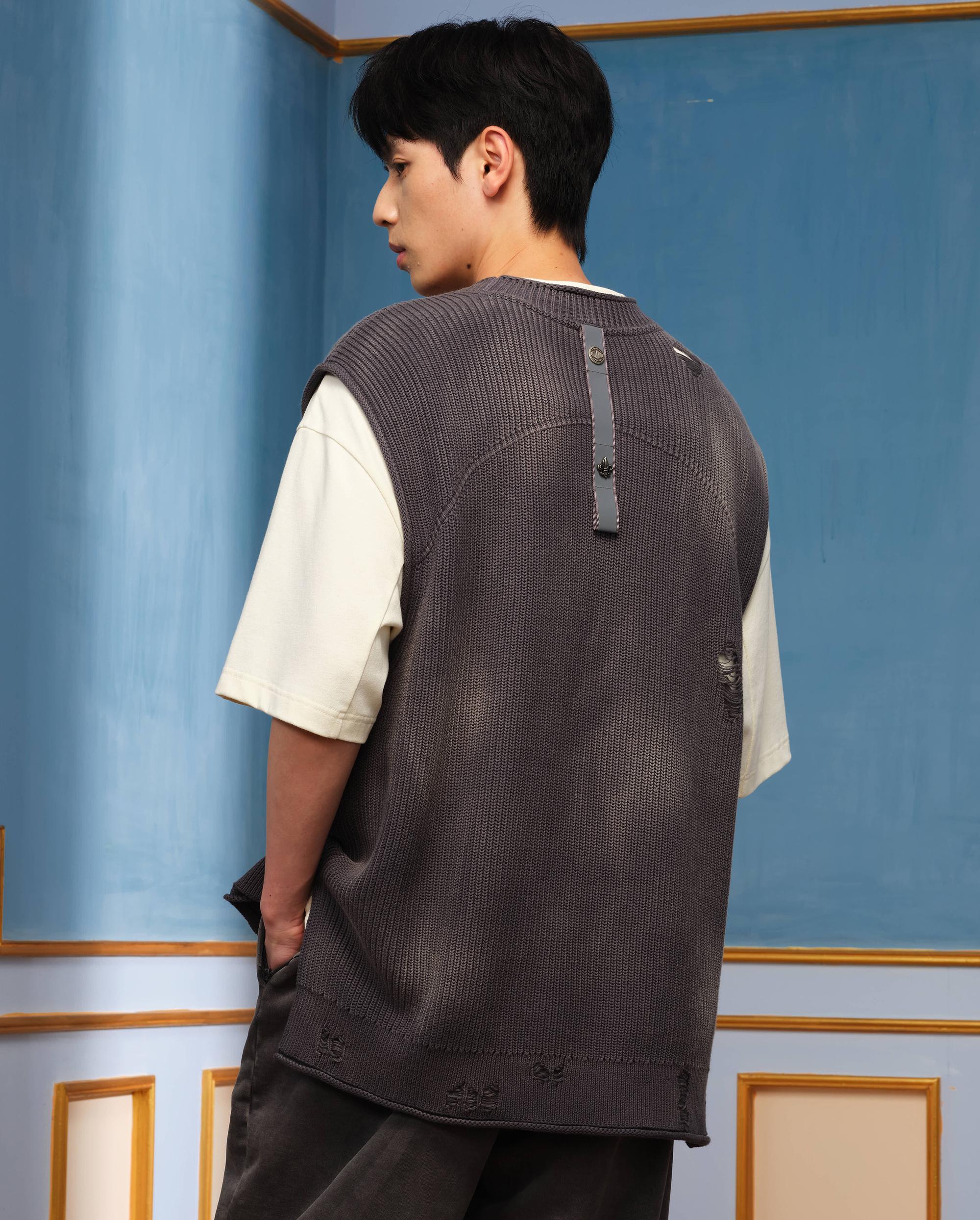 1010335-045 | MEN'S IRIS LOGO RIPPED COTTON SWEATER VEST | DARK SHADOW