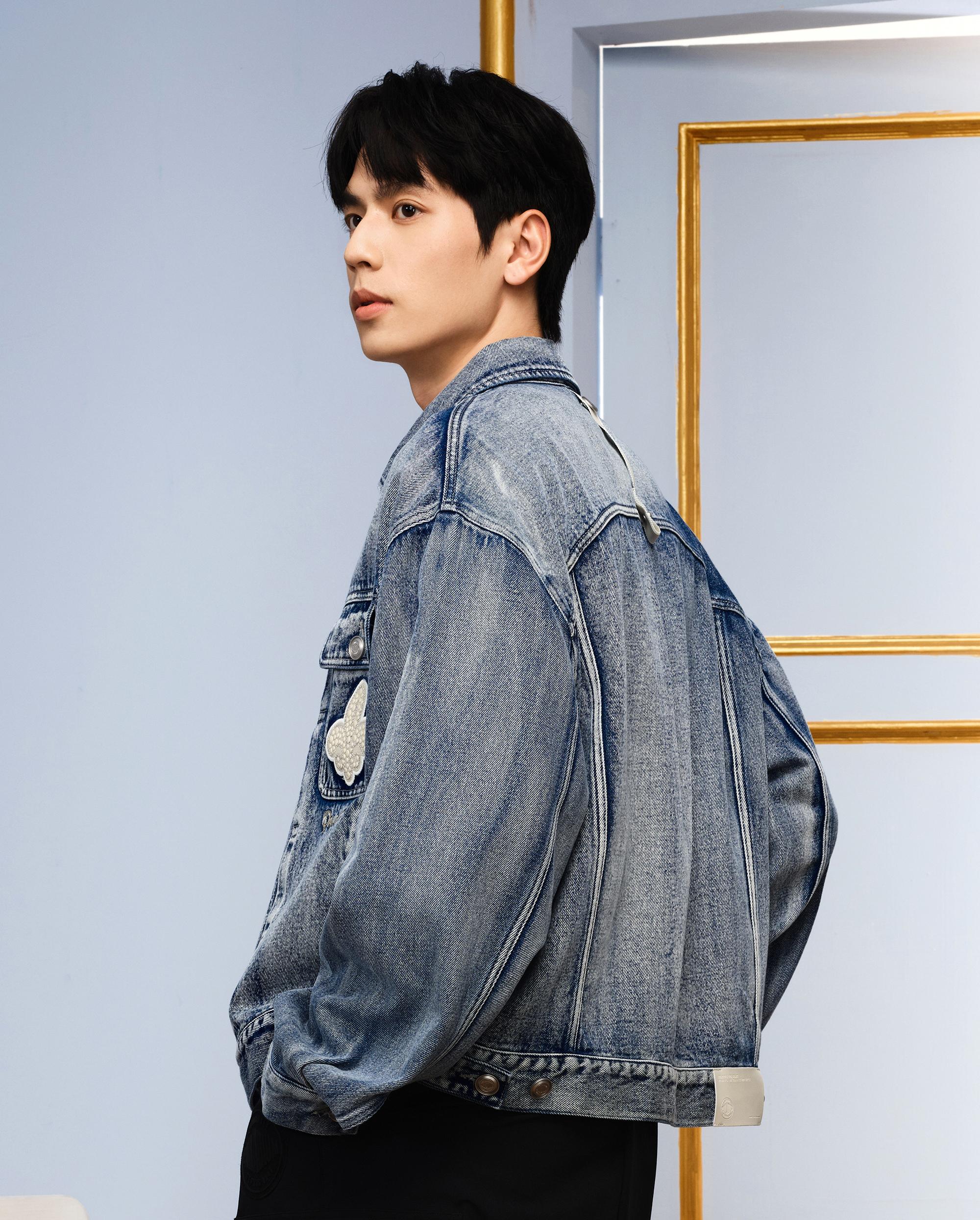 1010348-454 | MEN'S IRIS LOGO LOOSE FIT DENIM JACKET | INSIGNIA BLUE