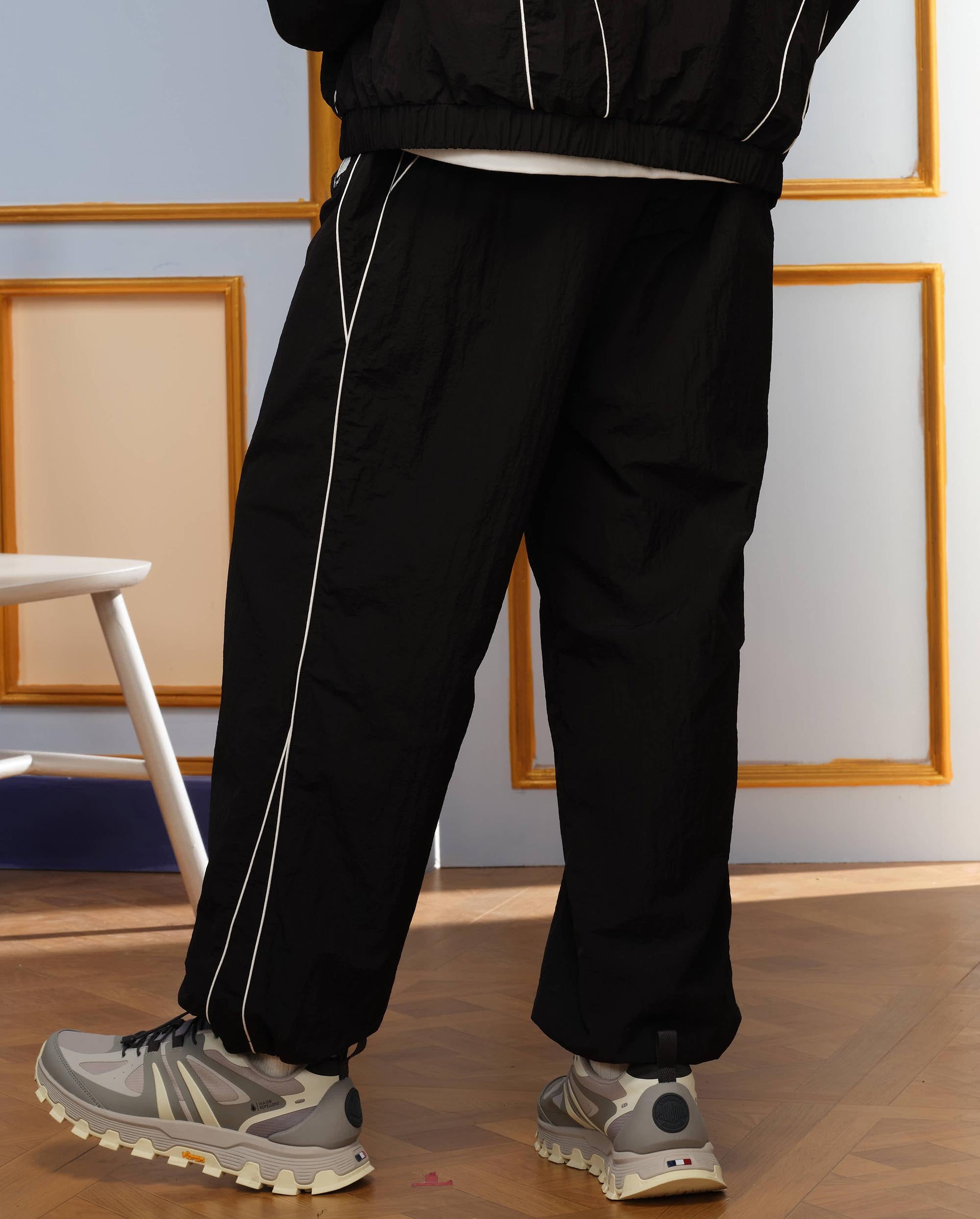 1010432-032 | MEN'S LOGO SIDE STRIPED LOOSE FIT CHECKED PANTS | TAP SHOE