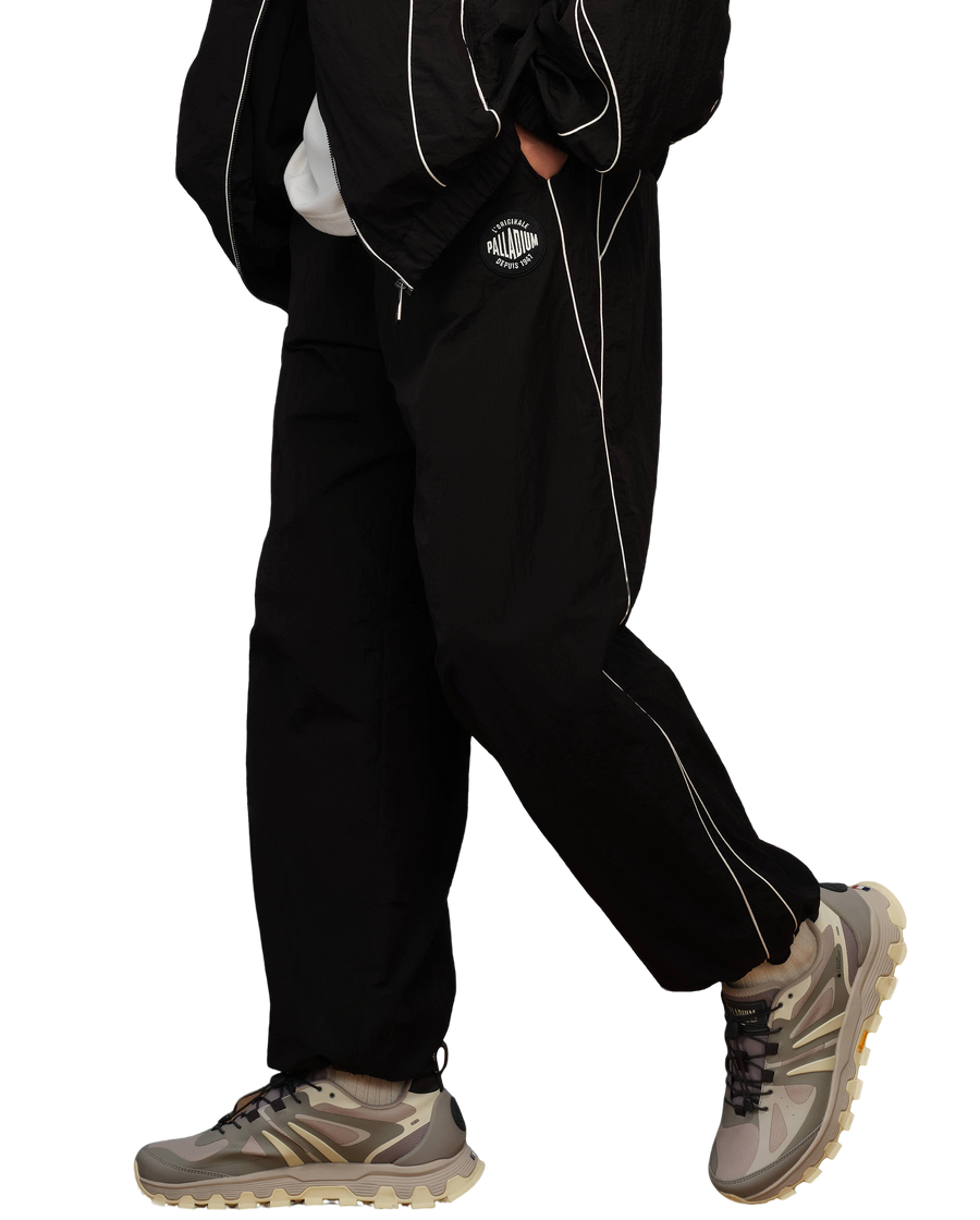 1010432-032 | MEN'S LOGO SIDE STRIPED LOOSE FIT CHECKED PANTS | TAP SHOE