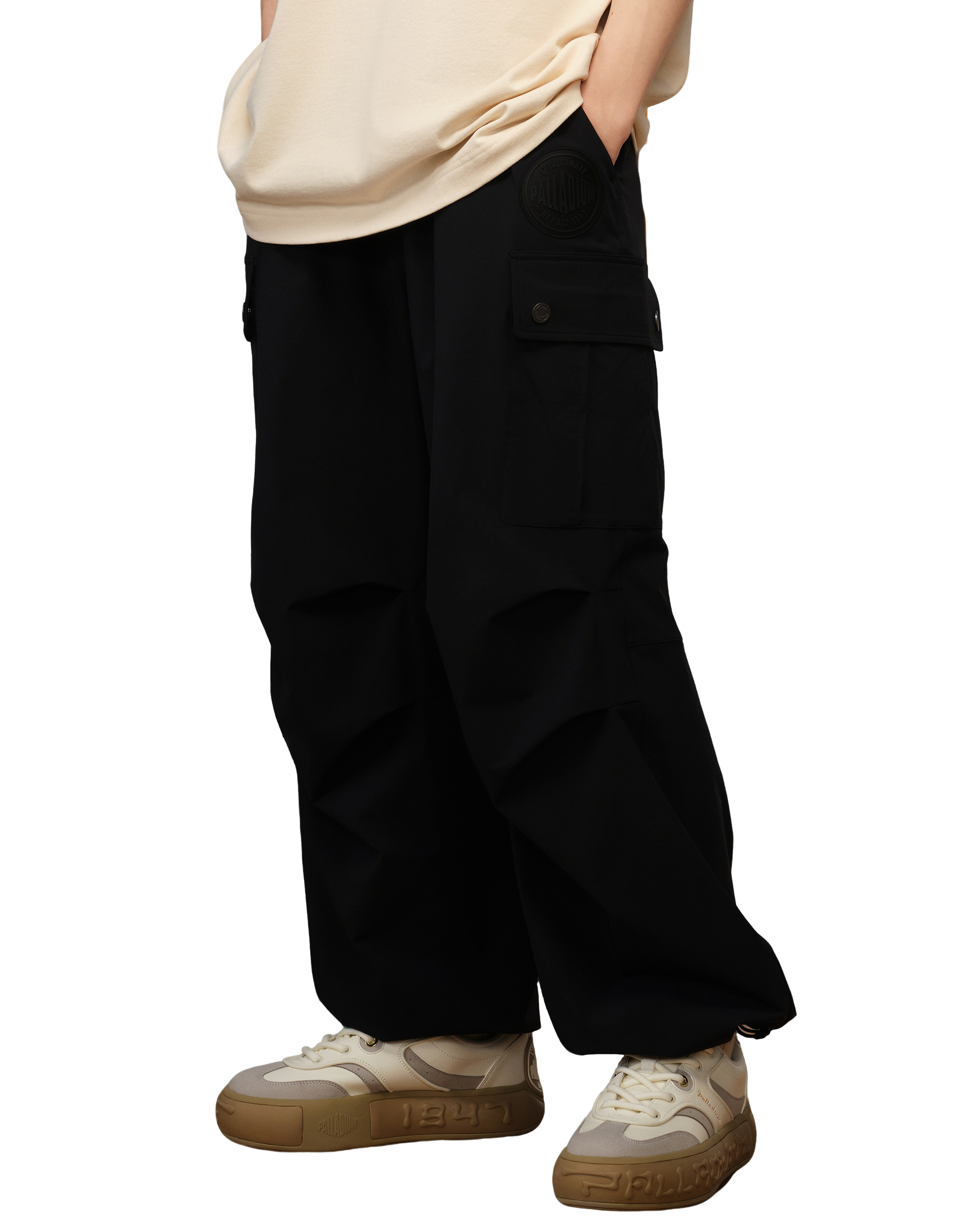 1010466-032 | MEN'S PALLADIUM LOGO CARGO WIDE-LEG PANTS | TAP SHOE