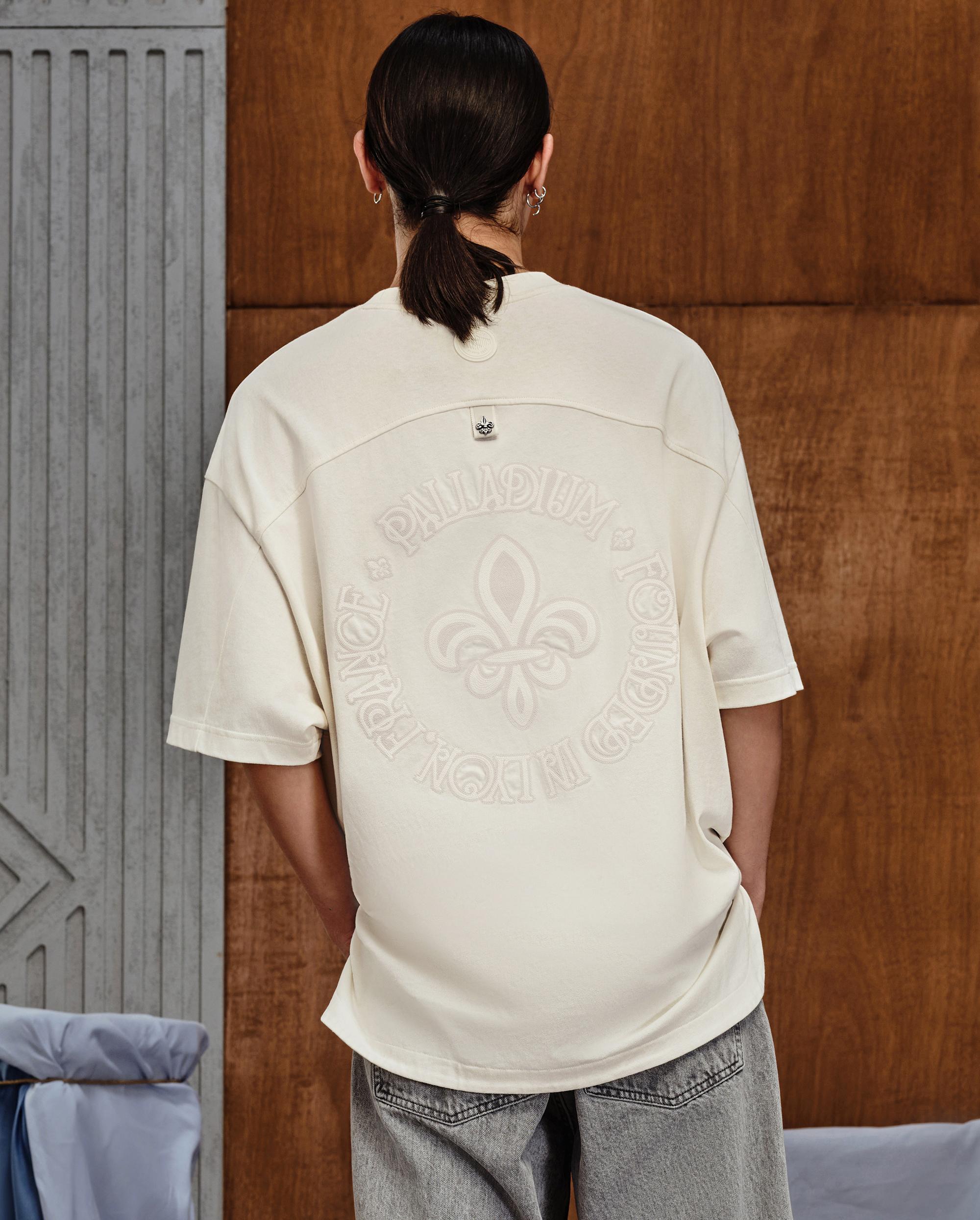 1010614-232 | MEN'S PALLADIUM IRIS LOGO LOOSE FIT COTTON T-SHIRT | VANILLA ICE