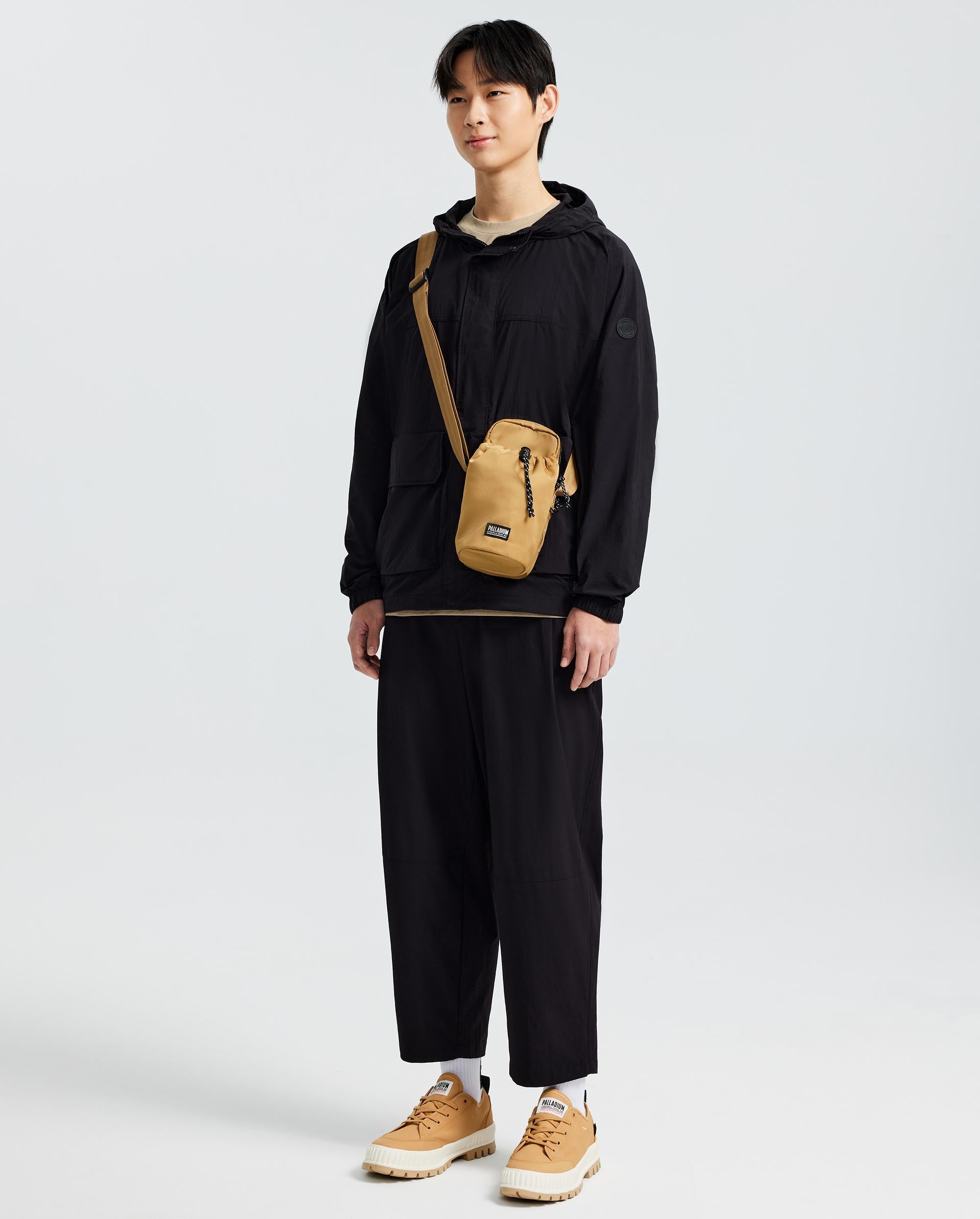 1011528-008 | MEN'S CARGO HOODED JACKET | BLACK