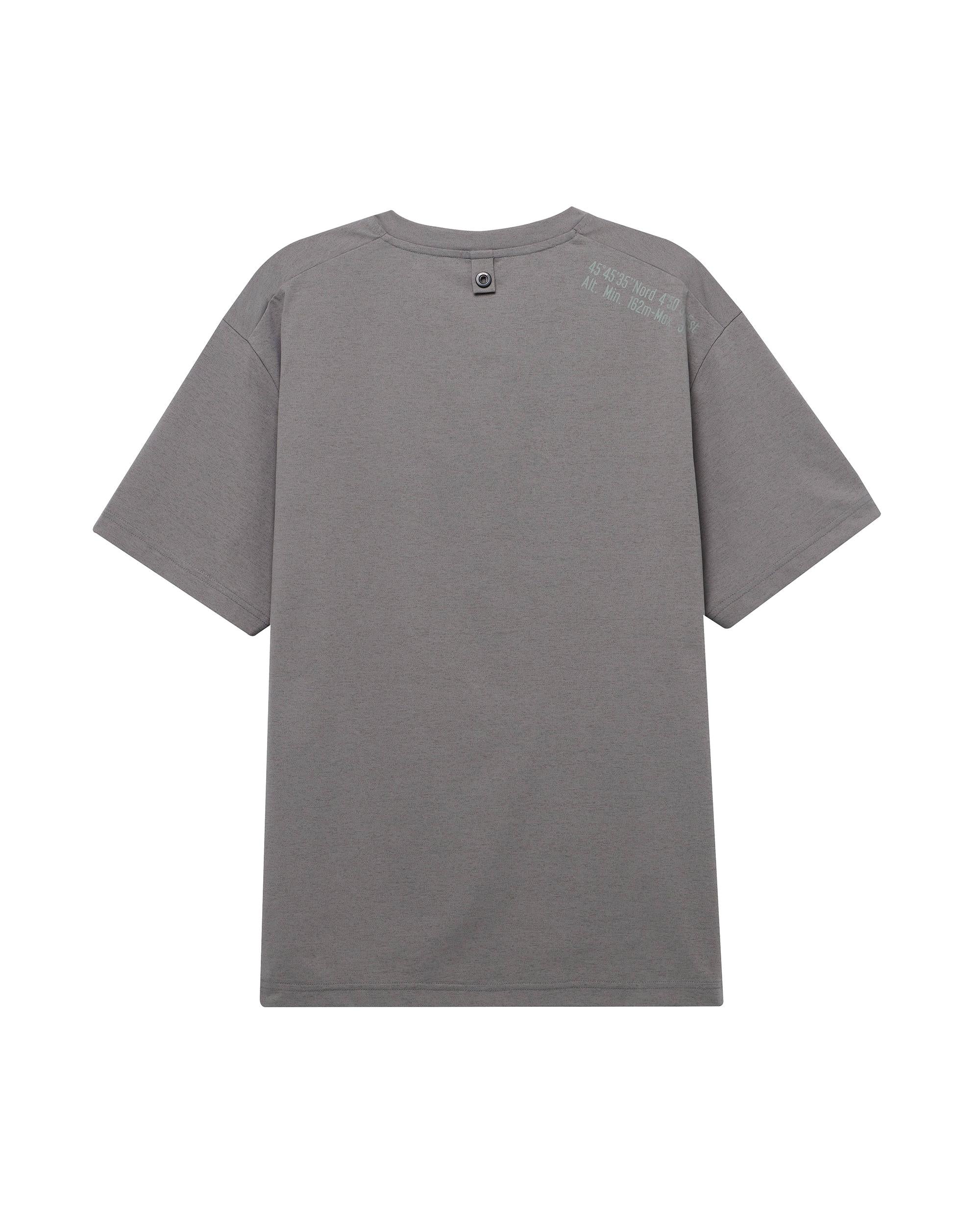 1011533-006 | MEN'S LOGO HENLEY COLLAR POCKET T-SHIRT | IRON GREY