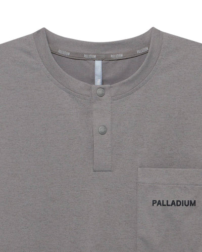 1011533-006 | MEN'S LOGO HENLEY COLLAR POCKET T-SHIRT | IRON GREY