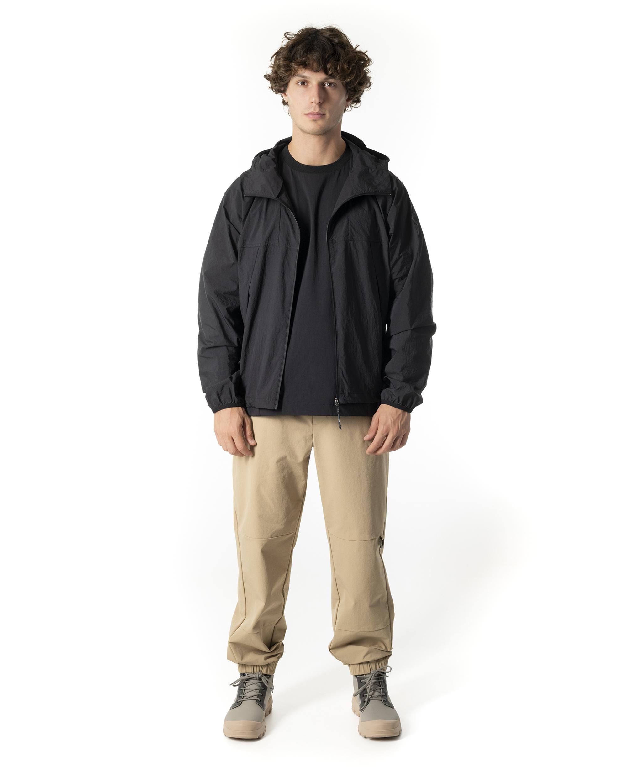1011706-008 | MEN'S HOODED JACKET | BLACK