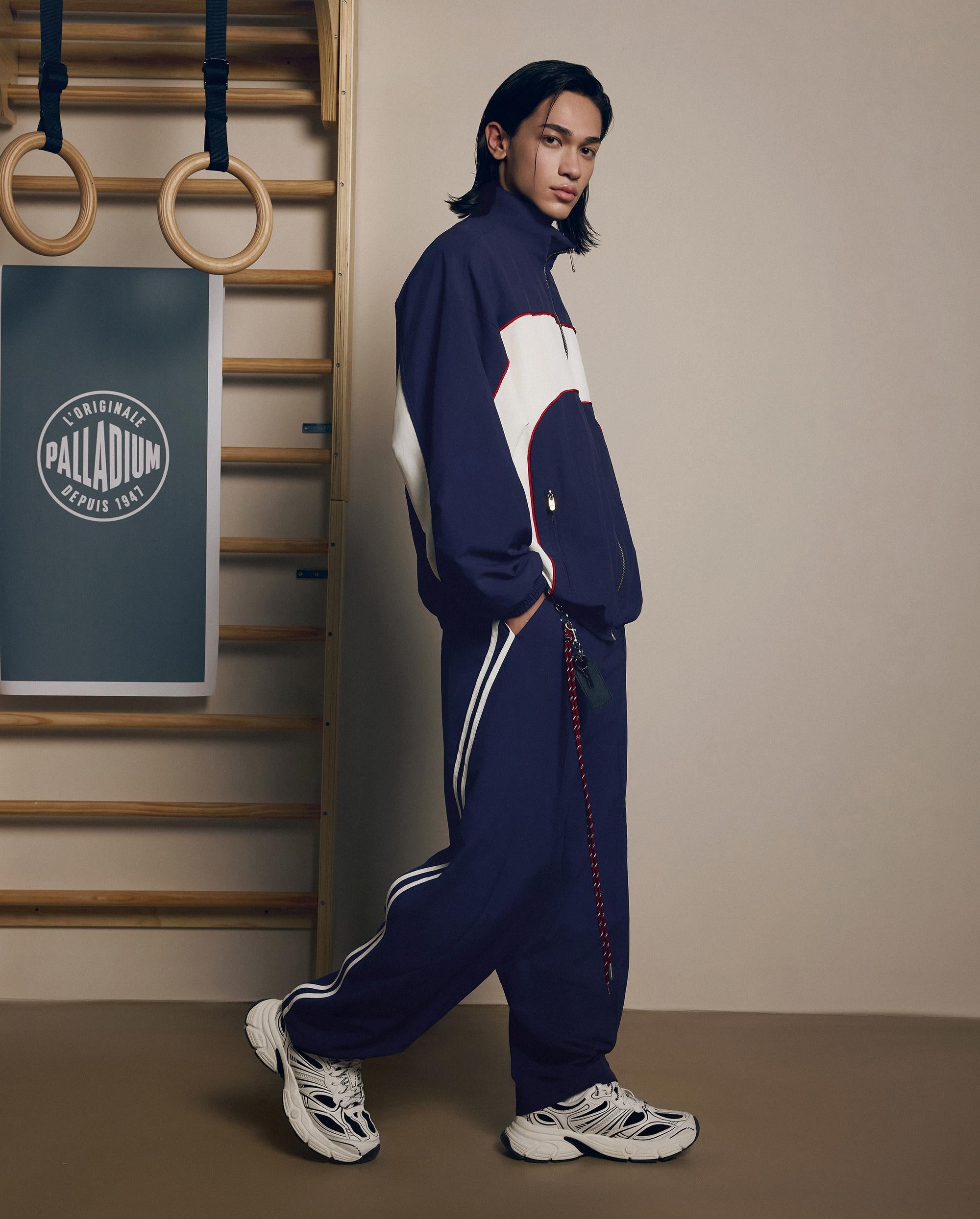 1011877-453 | MEN'S IRIS LOGO SIDE STRIPES LOOSE FIT PANTS | MARITIME BLUE