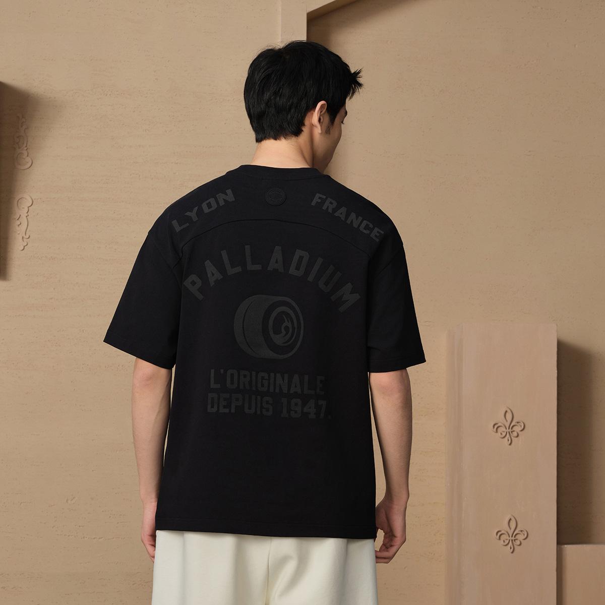 109644-032 | MEN'S HERITAGE PALLADIUM LOGO LOOSE FIT COTTON T-S | TAP SHOE