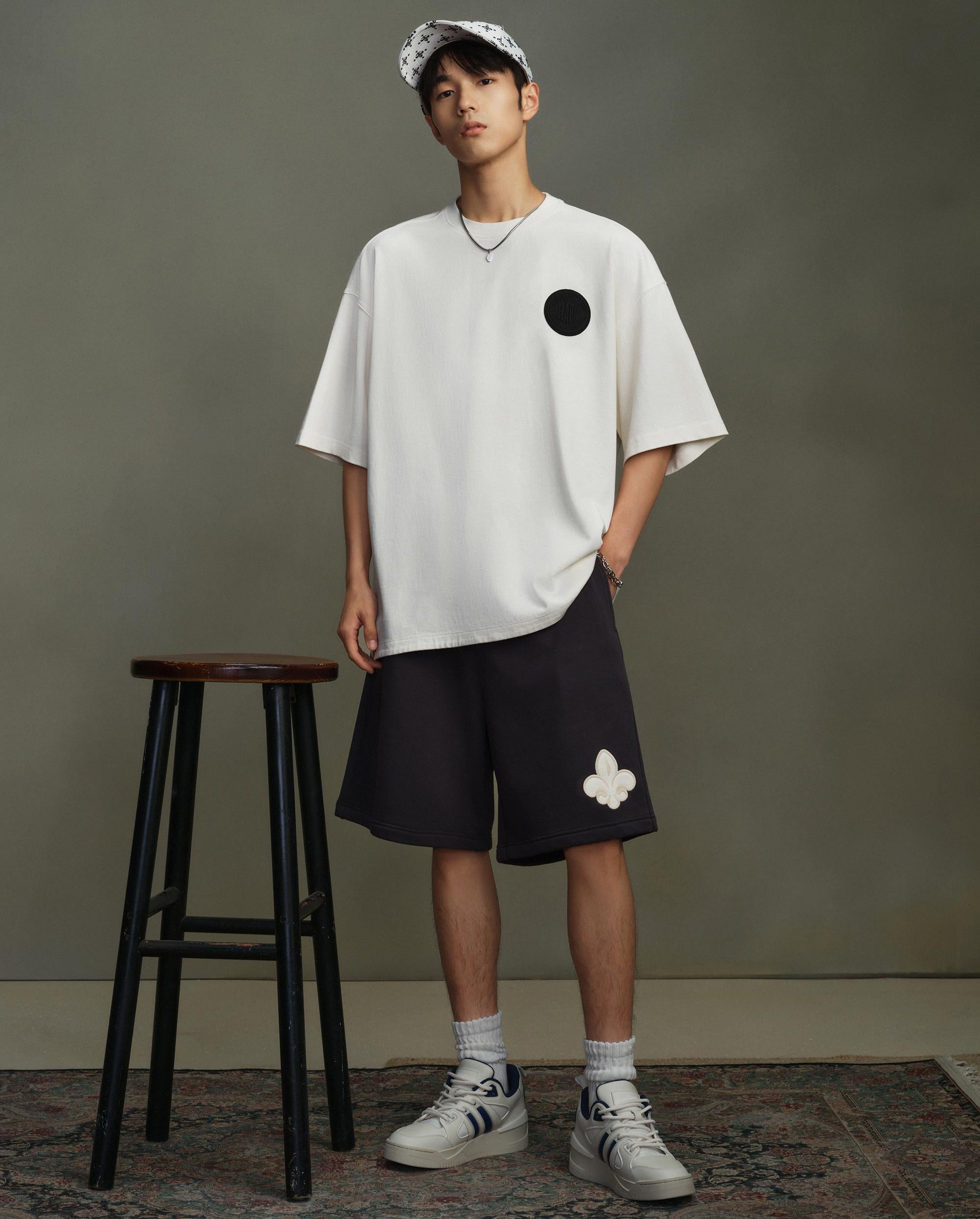 178025-033 | UNISEX EMBROIDERED IRIS LOGO SHORTS | BLK OYSTER