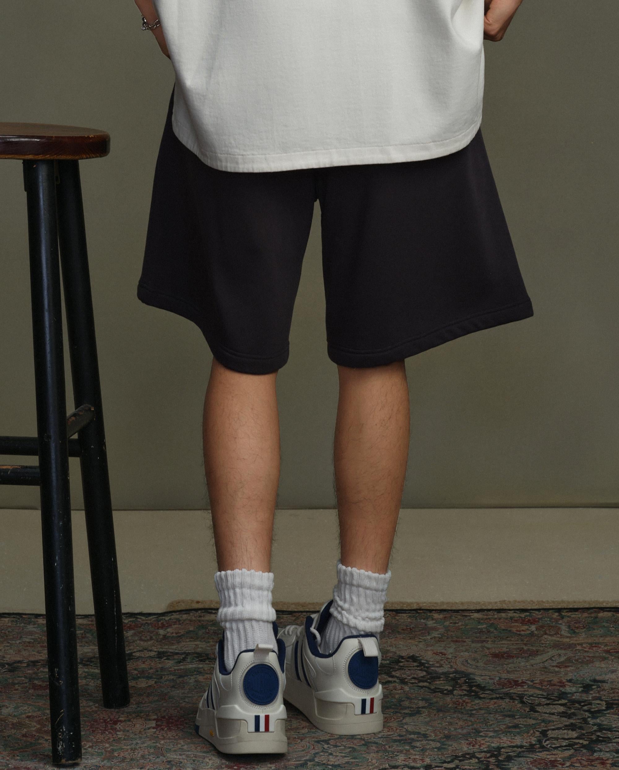 178025-033 | UNISEX EMBROIDERED IRIS LOGO SHORTS | BLK OYSTER