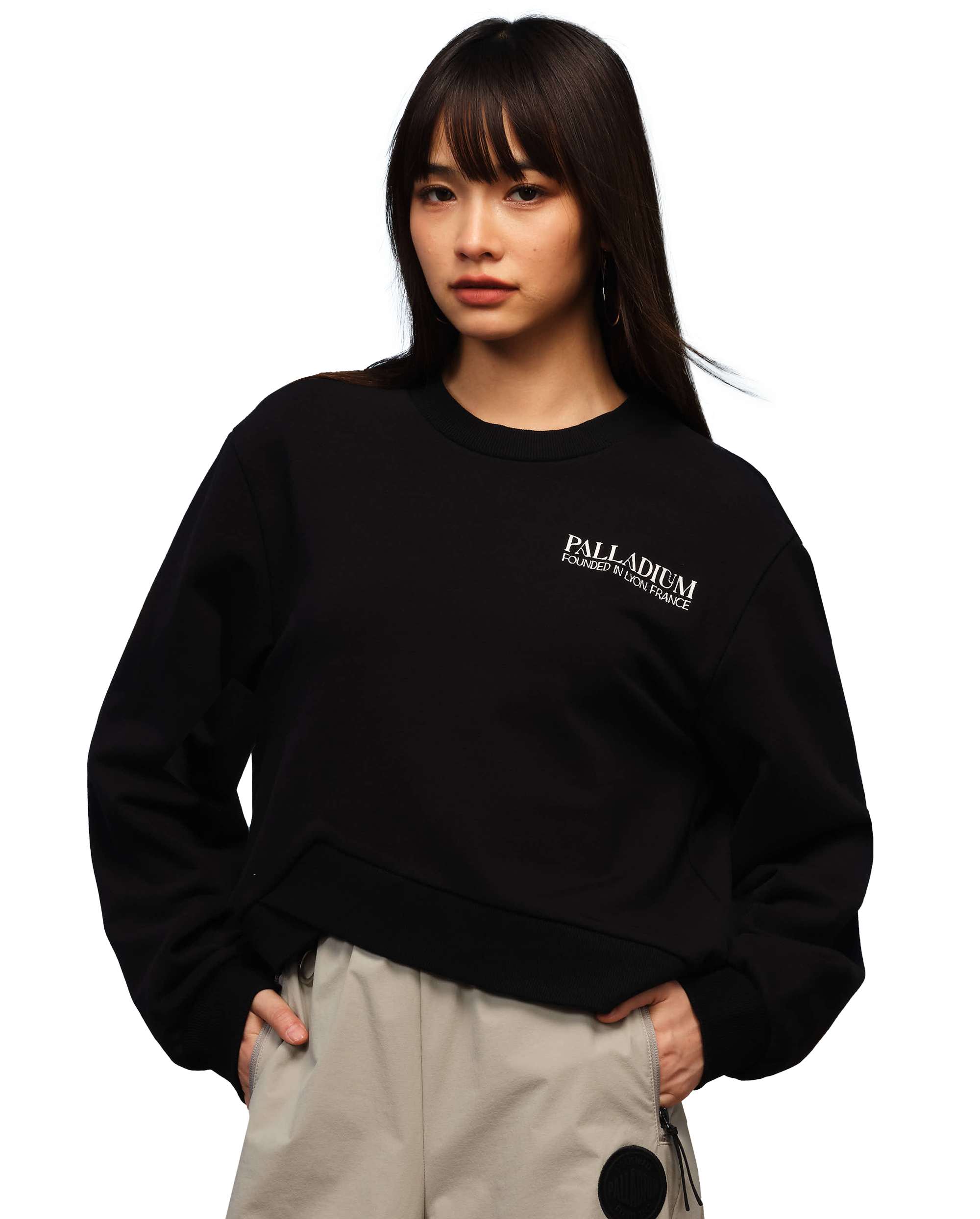 1910443-032 | WOMEN'S PALLADIUM LOGO IRREGULAR HEM SWEATSHIRT | TAP SHOE