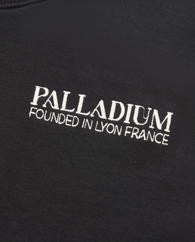 1910443-032 | WOMEN'S PALLADIUM LOGO IRREGULAR HEM SWEATSHIRT | TAP SHOE