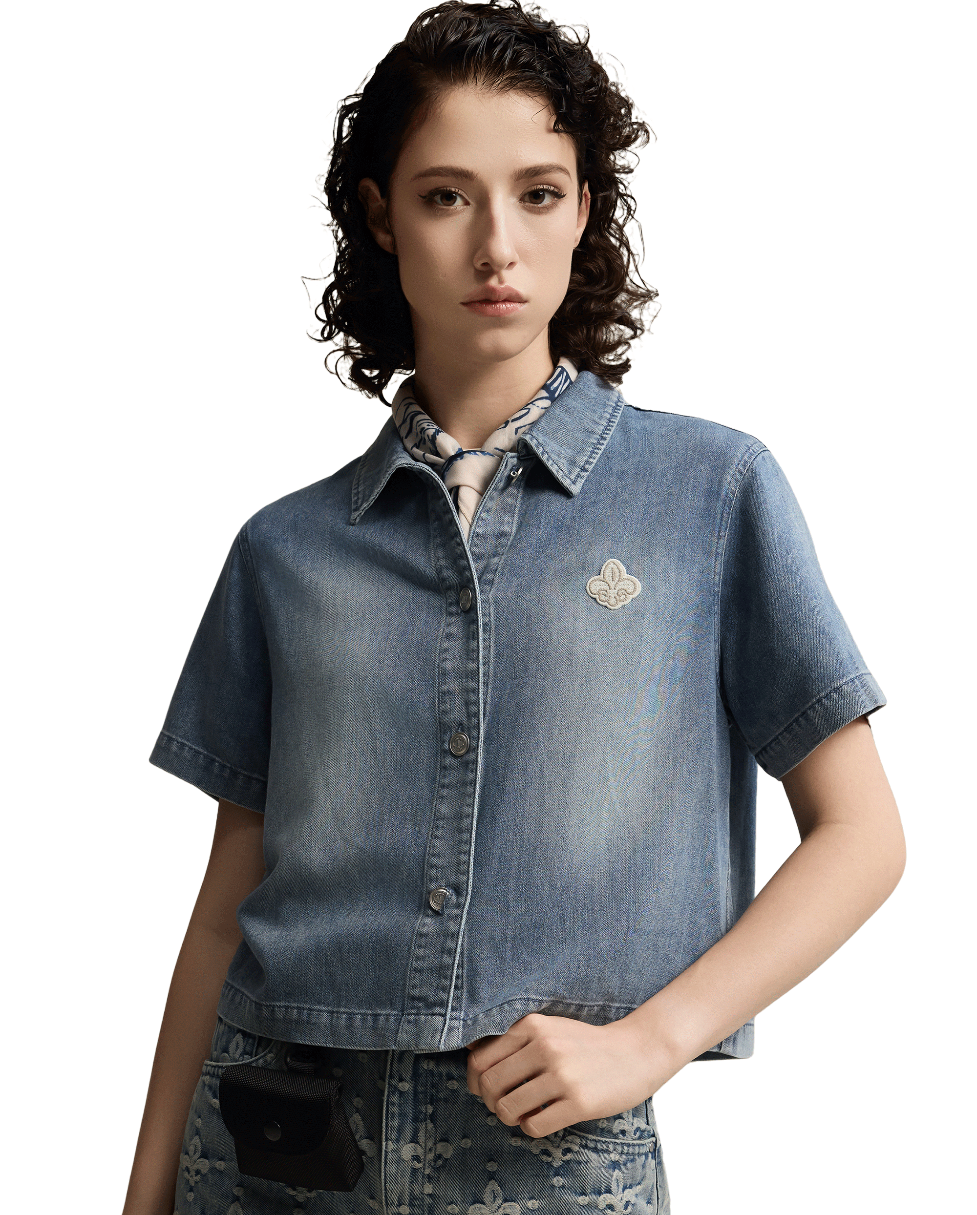 1911395-424 | WOMEN'S EMBROIDERED IRIS LOGO DENIM SHIRT | BLUE SHADOW