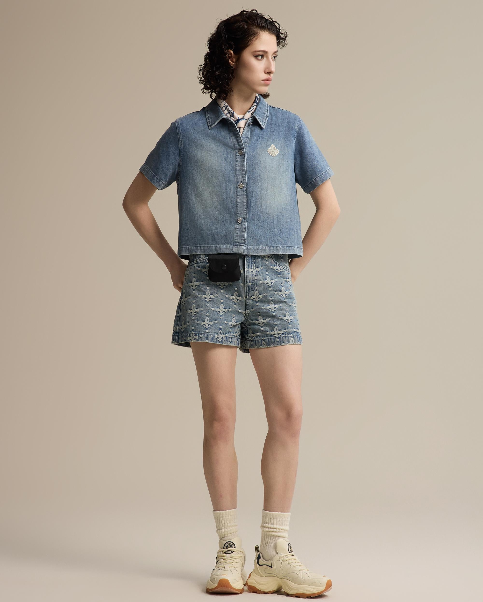 1911395-424 | WOMEN'S EMBROIDERED IRIS LOGO DENIM SHIRT | BLUE SHADOW