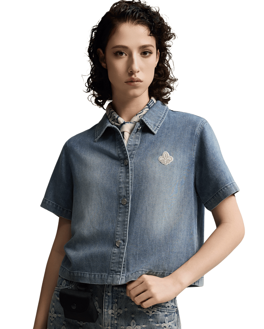 1911395-424 | WOMEN'S EMBROIDERED IRIS LOGO DENIM SHIRT | BLUE SHADOW