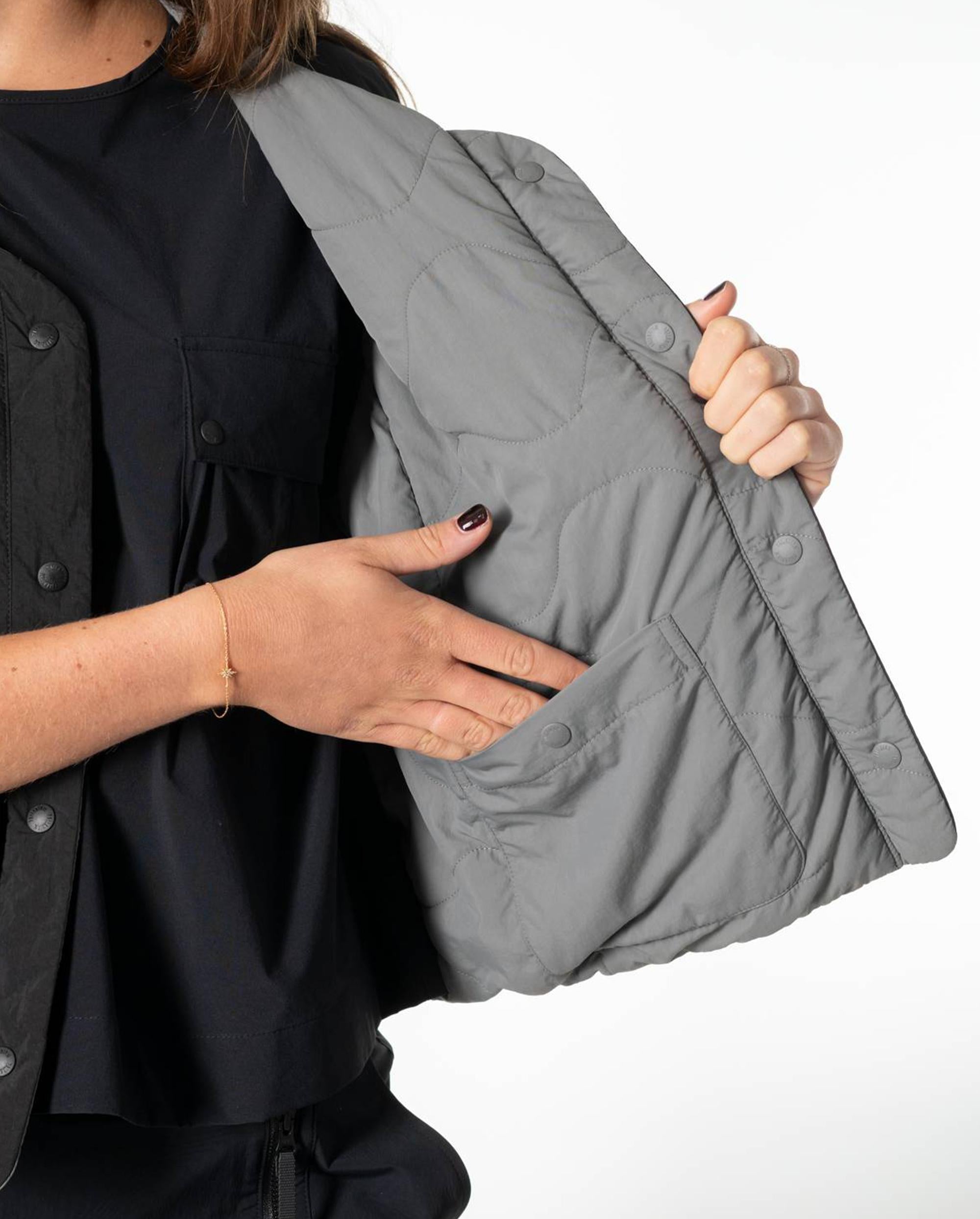 1911713-008 | WOMEN'S WATER REPELLENT REVERSIBLE PADDED VEST JAC | BLACK