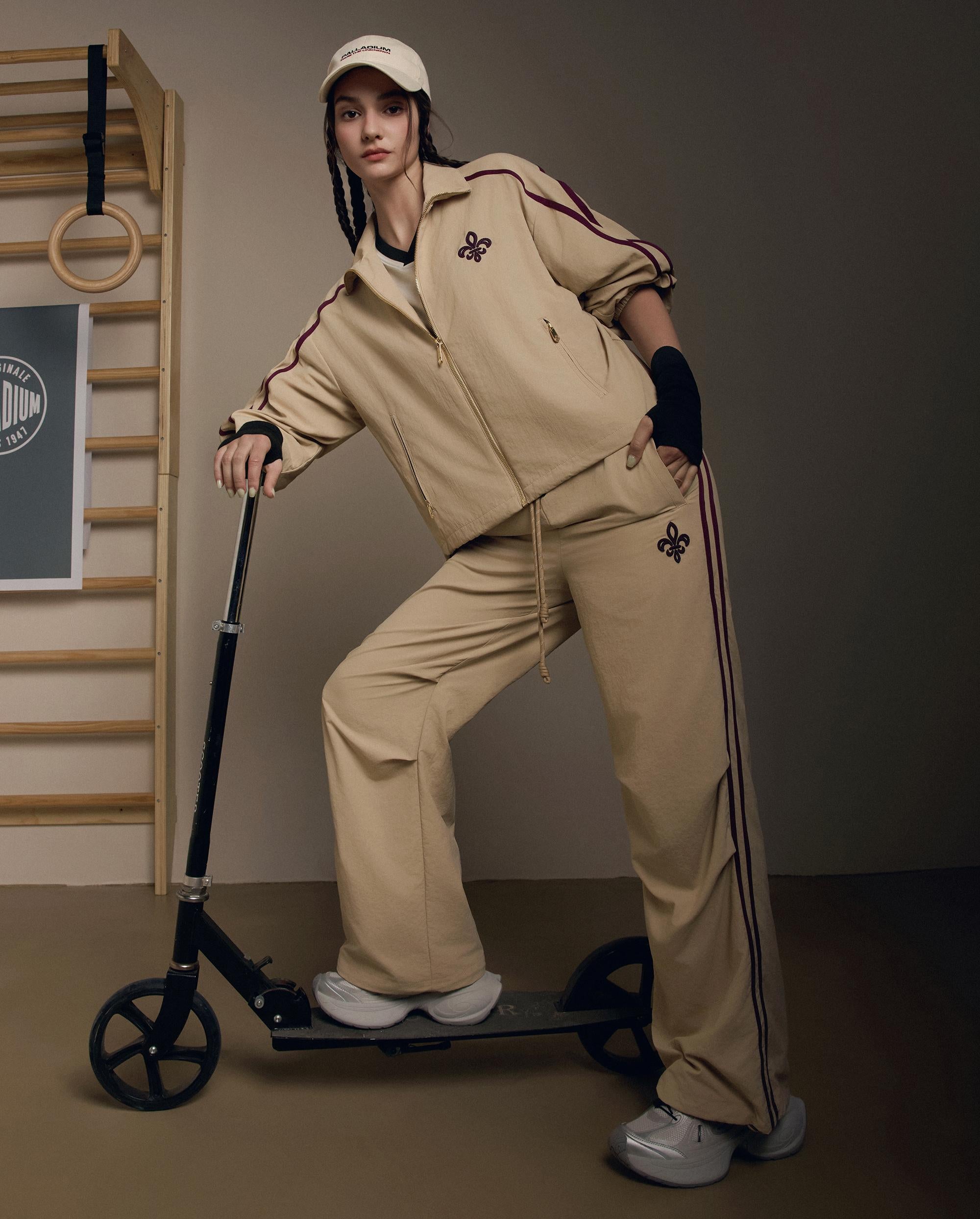 1911943-158 | WOMEN'S IRIS LOGO SIDE STRIPES LOOSE FIT JACKET | MILK TEA