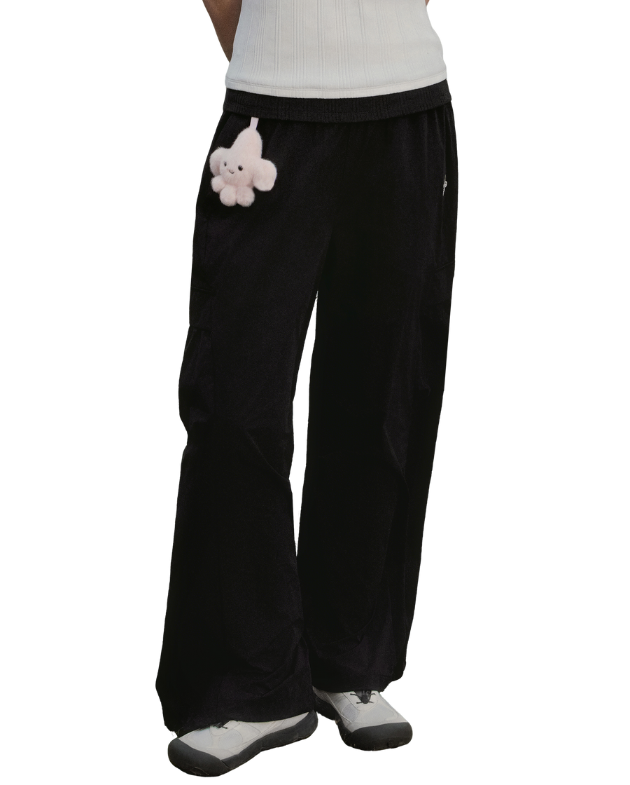 1913026-032 | WOMEN'S IRIS LOGO LOOSE FIT CARGO PANTS | TAP SHOE