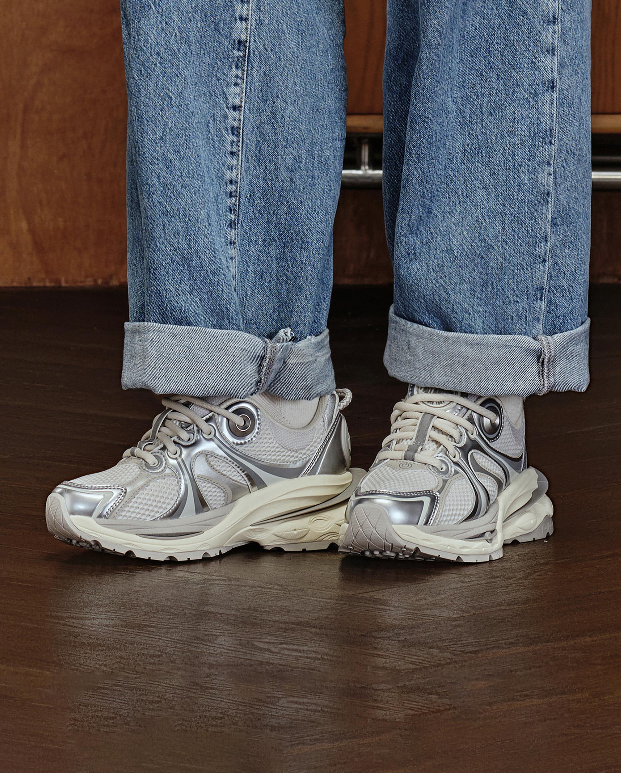 99323-080-M | WOMEN'S PALLALOOP OS WATER REPELLENT SNEAKERS | SILVER/SILVER